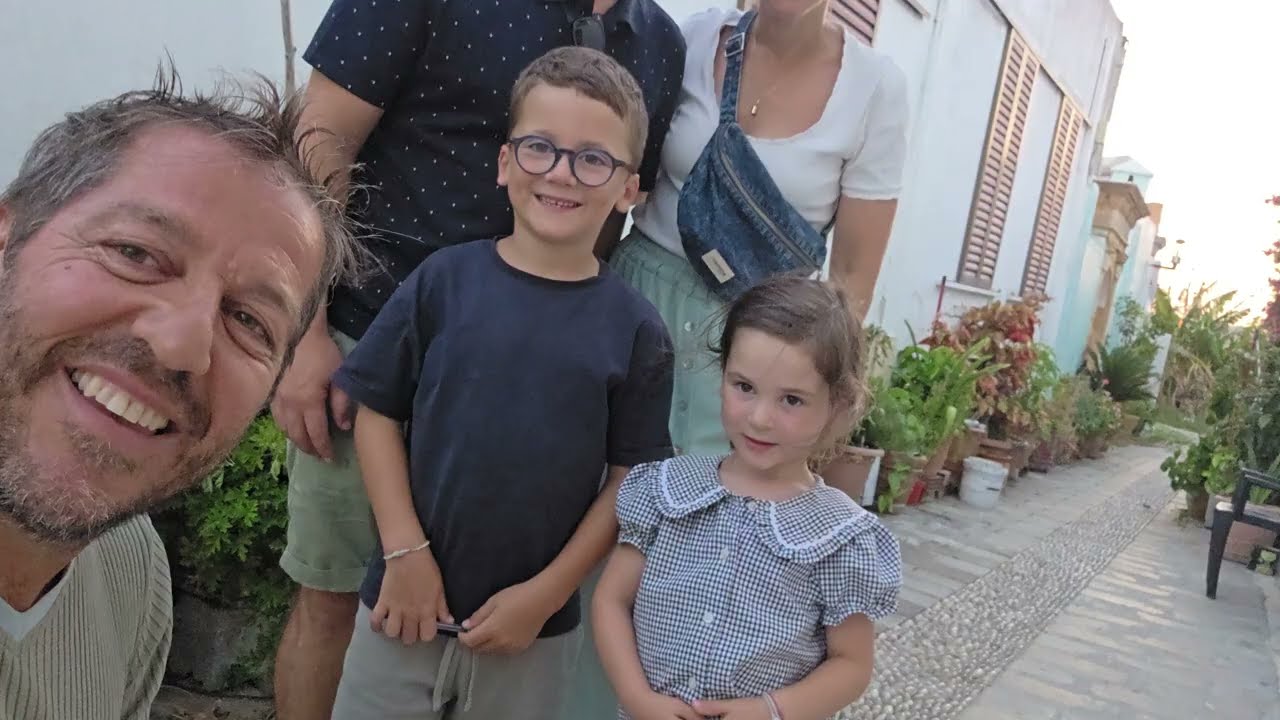 Το χαμόγελο μας φέρνει πιο κοντά  άσχετα με την γλώσσα  ωραίες στιγμές από την Ρόδο