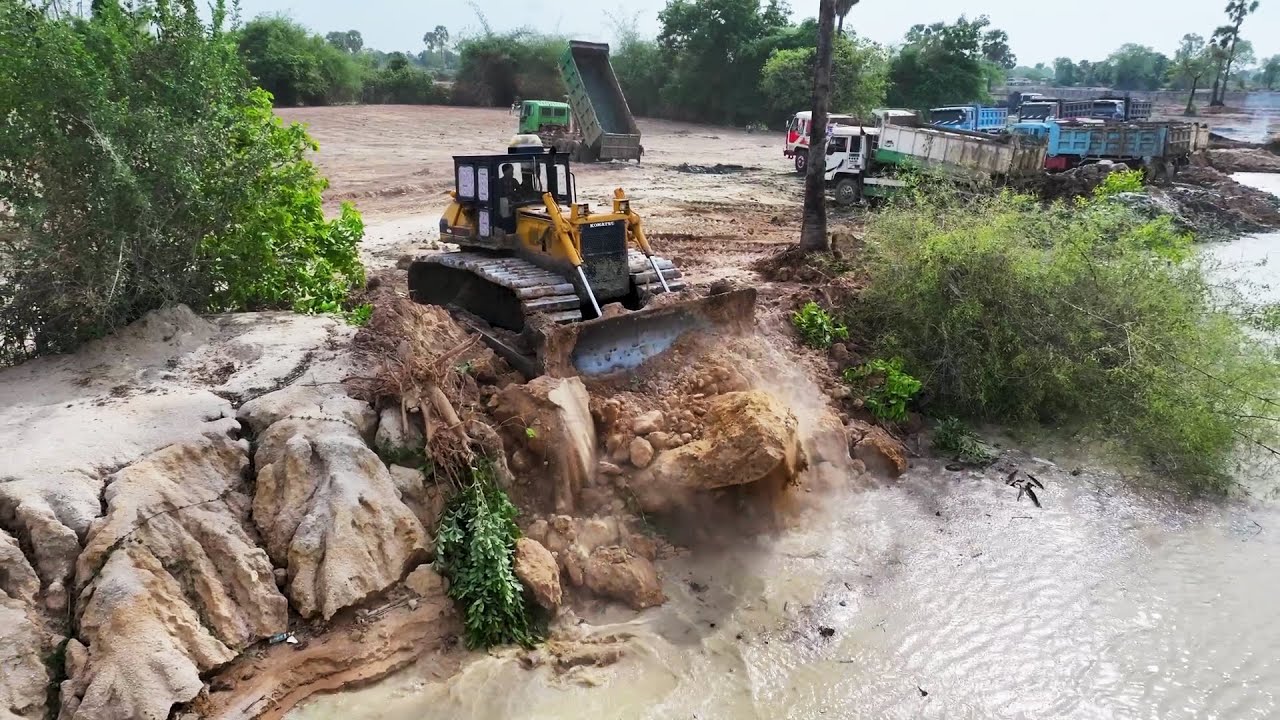 EP7 First Start Filling Up New Location Fantastic Job Bulldozer KOMATSU D60P and 15Ton Dump Truck