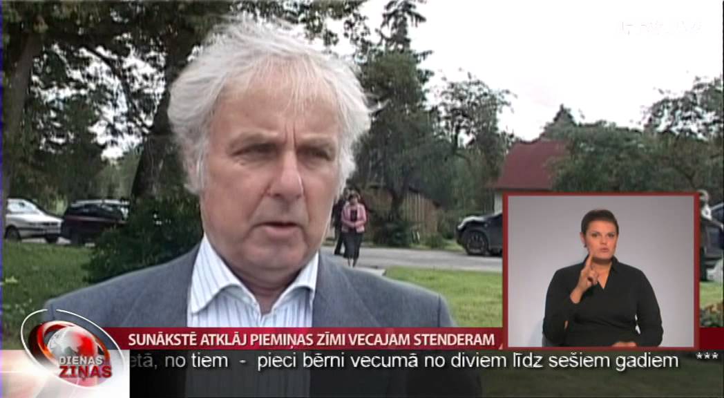 Sunākstē atklāj piemiņas zīmi Vecajam Stenderam