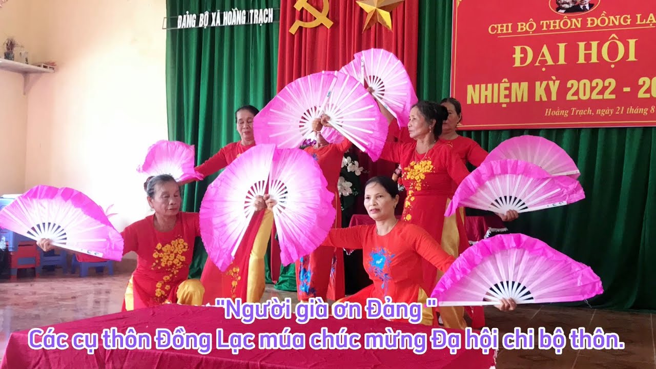 Người già ơn Đảng - Người cao tuổi thôn Đồng Lạc múa chúc mừng đại hội chi bộ .