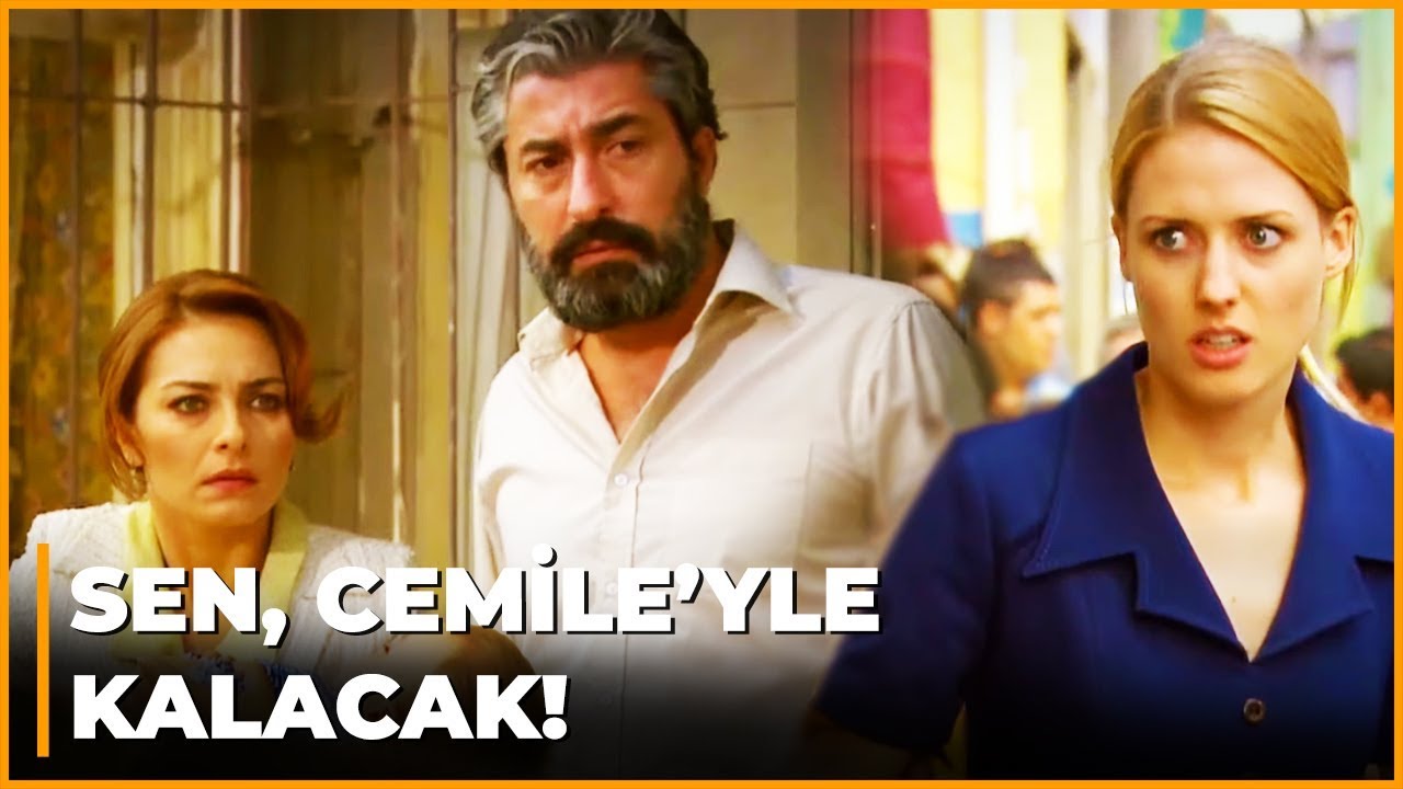Polisler Caroline'i Götürdü - Ali ve Cemile Evde Kaldı - Öyle Bir Geçer Zaman Ki 43. Bölüm