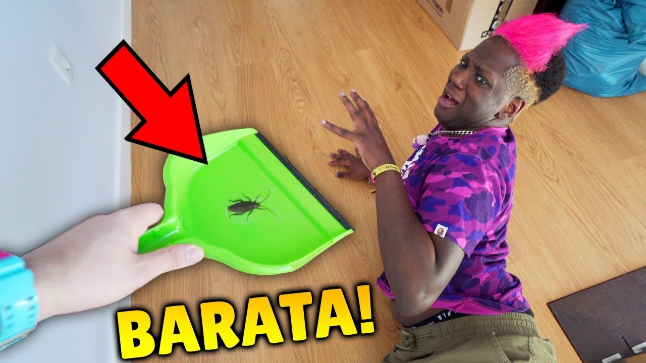 ENCHI O QUARTO DO MEU AMIGO COM BARATAS !