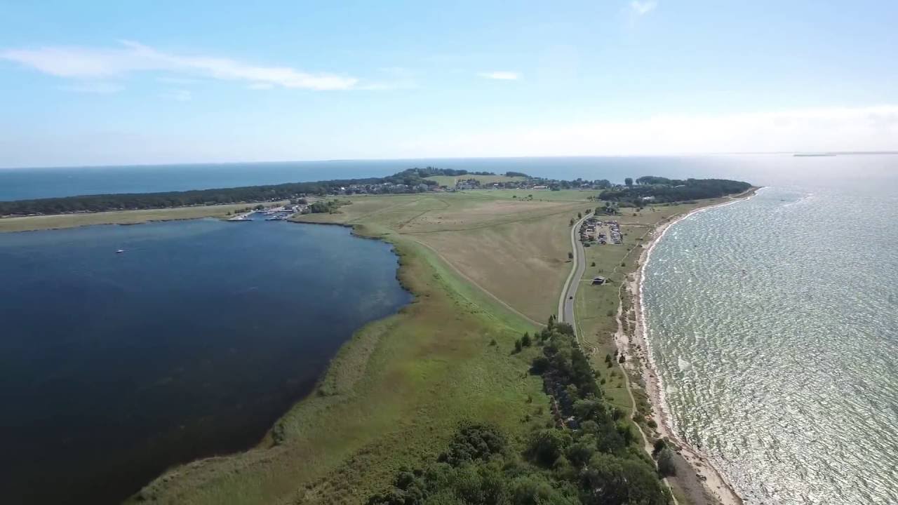 Klein Zicker (Thiessow) auf R&uuml;gen (langsamer Rundflug)  / Klein Zicker on R&uuml;gen (slow flightseeing)