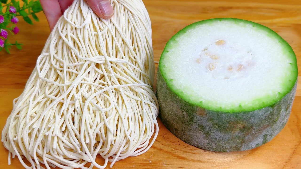 Одна дыня плюс 2 юаня лапши, из кастрюли не ожидал, что это будет так вкусно,