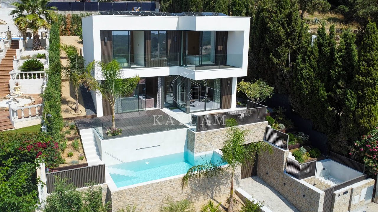 EXCEPTIONAL LUXURY VILLA WITH STUNNING SEA VIEWS