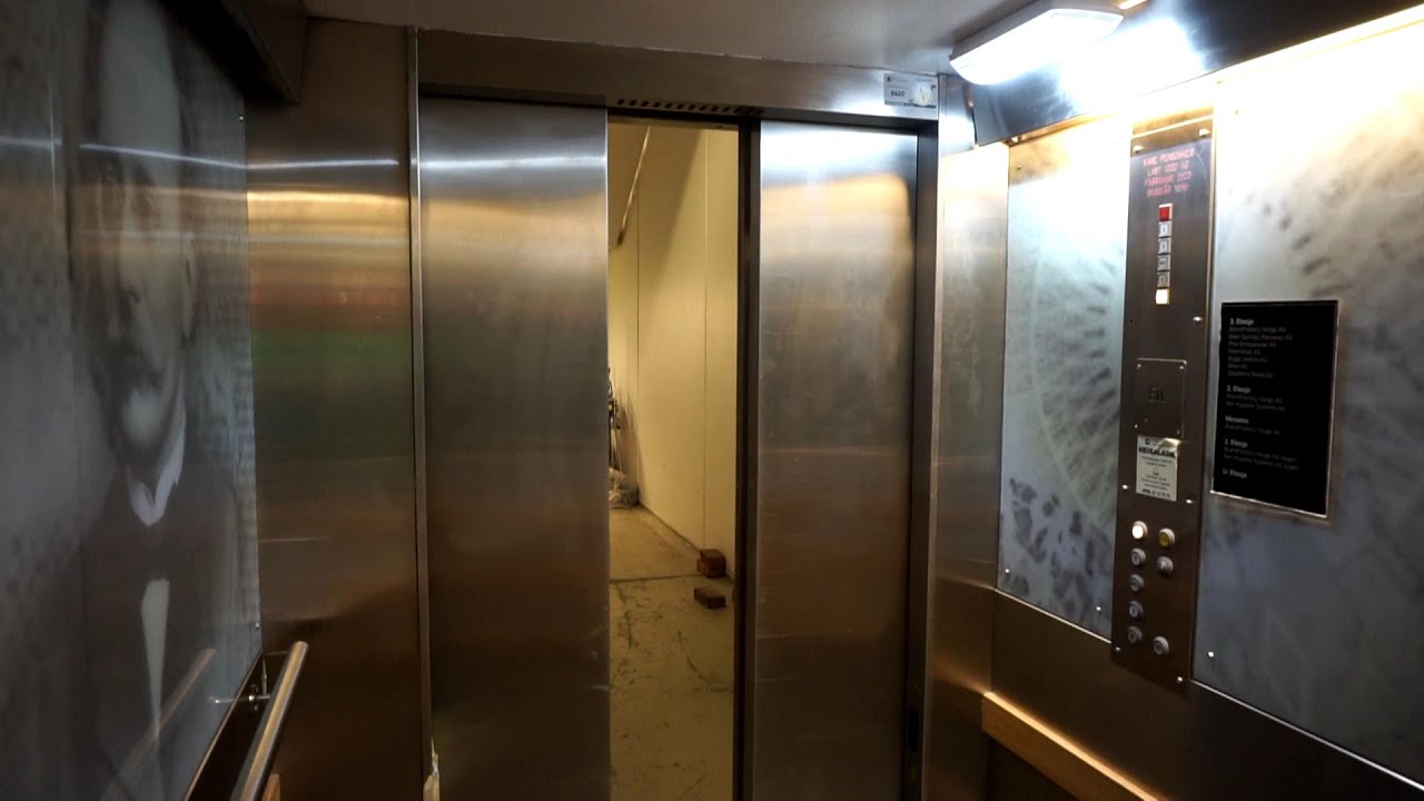 Epic Motor! original 1988 Stahl traction elevator @ Professor Birkelands vei 27B, Oslo, Norway