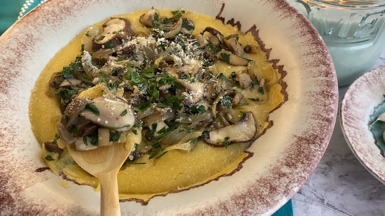 Banosh: La fameuse recette ukrainienne à la polenta et aux champignons des bois