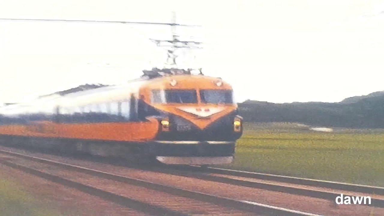 オレンジと紺のビスタカーなど近鉄大阪線電車