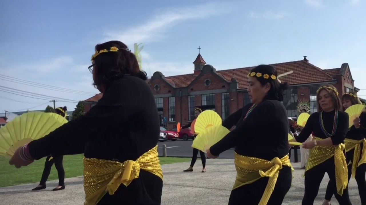 Local Filipinos celebrate Catholic Sinulog festival