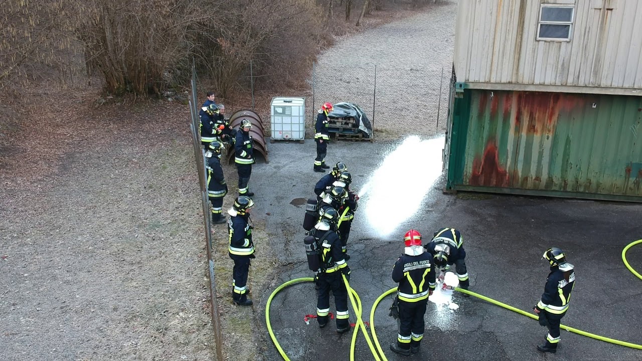 VVF Condino - manovra container - attacco incendio con schiuma OneSeven