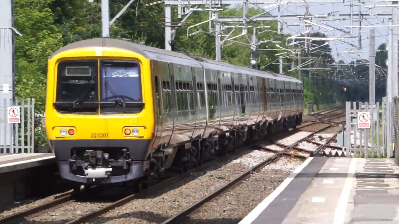 A doubled up set of Class 323s pass through Barnt Green Station (02/07/21)