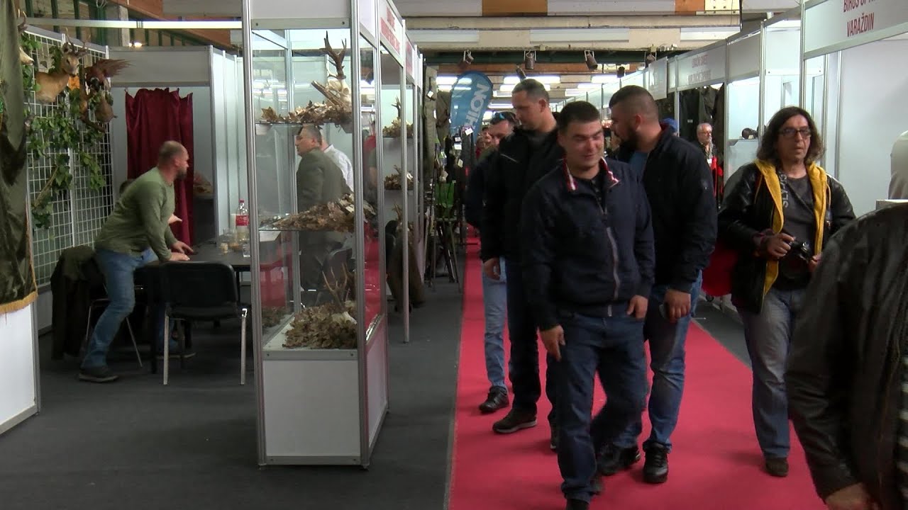 Otvoreni 17.  Salori i 24. Motomobil na Pampasu