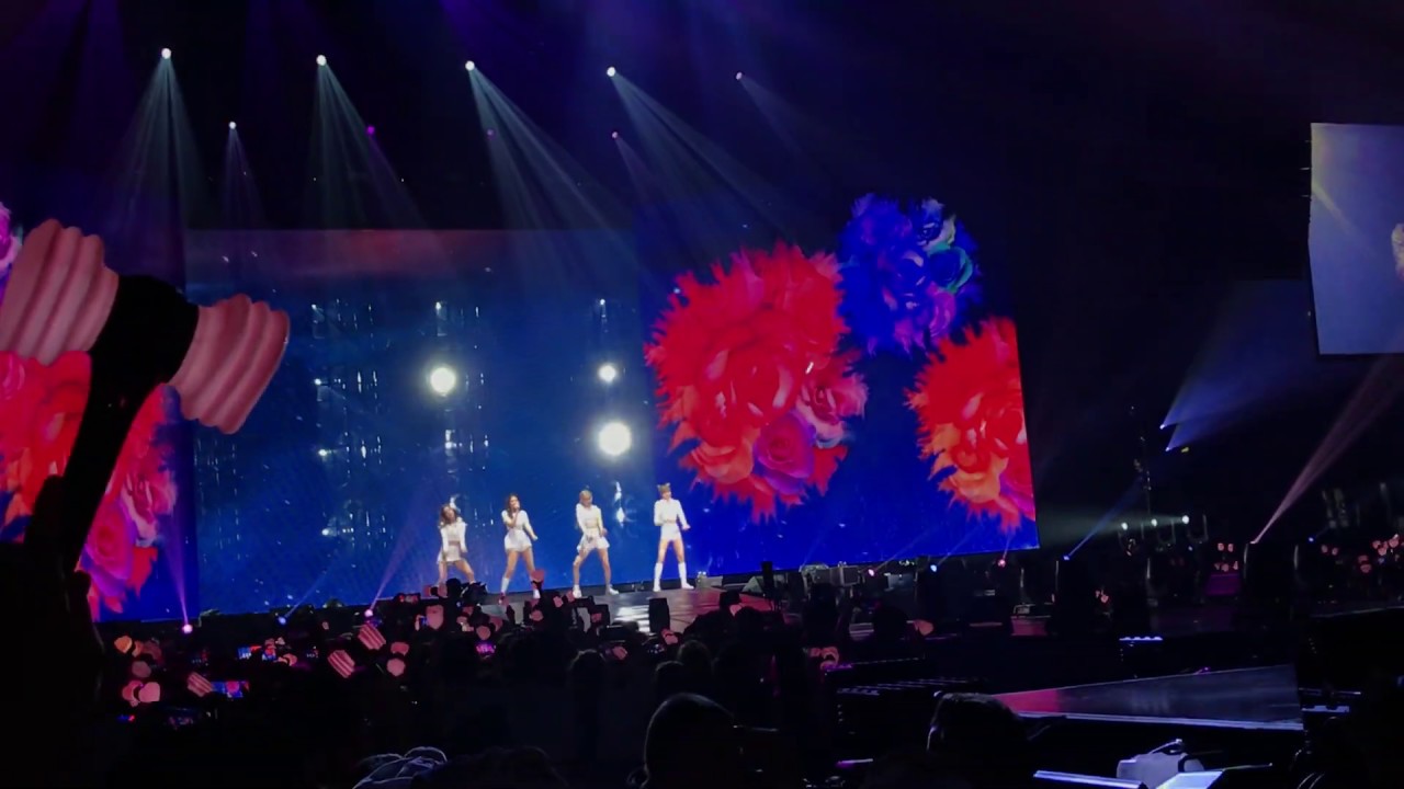 Forever Young @ BLACKPINK London Wembley Arena