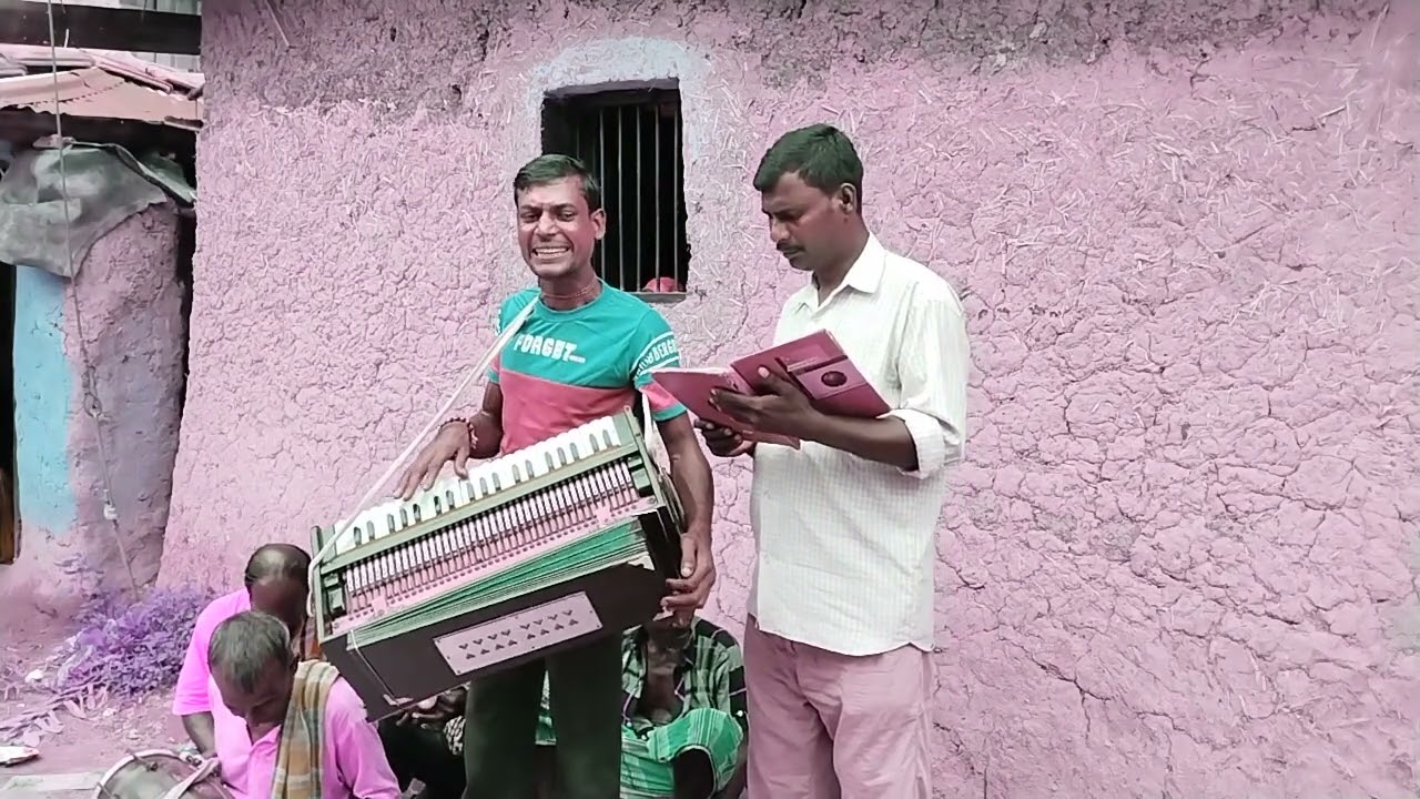 ভাদুর প্রসাধনী গানের মাধ্যমে, ভাদুর সাজগোজ