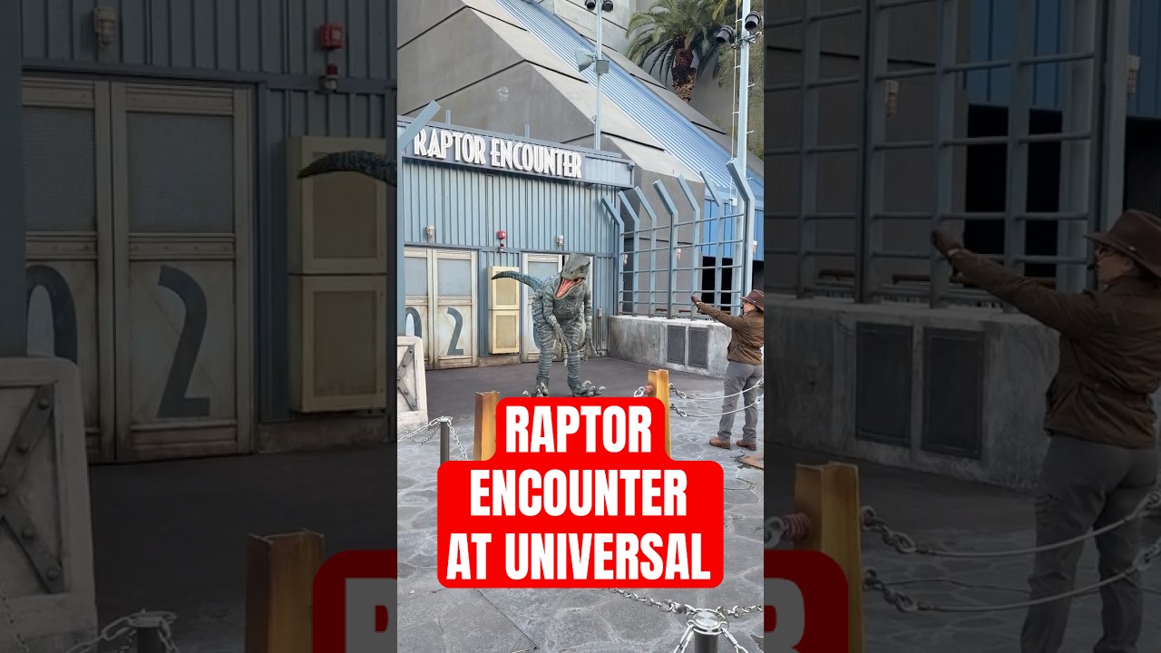 BLUE ATTACKS TRAINER!! Raptor Encounter at Jurassic World Universal Studios Hollywood