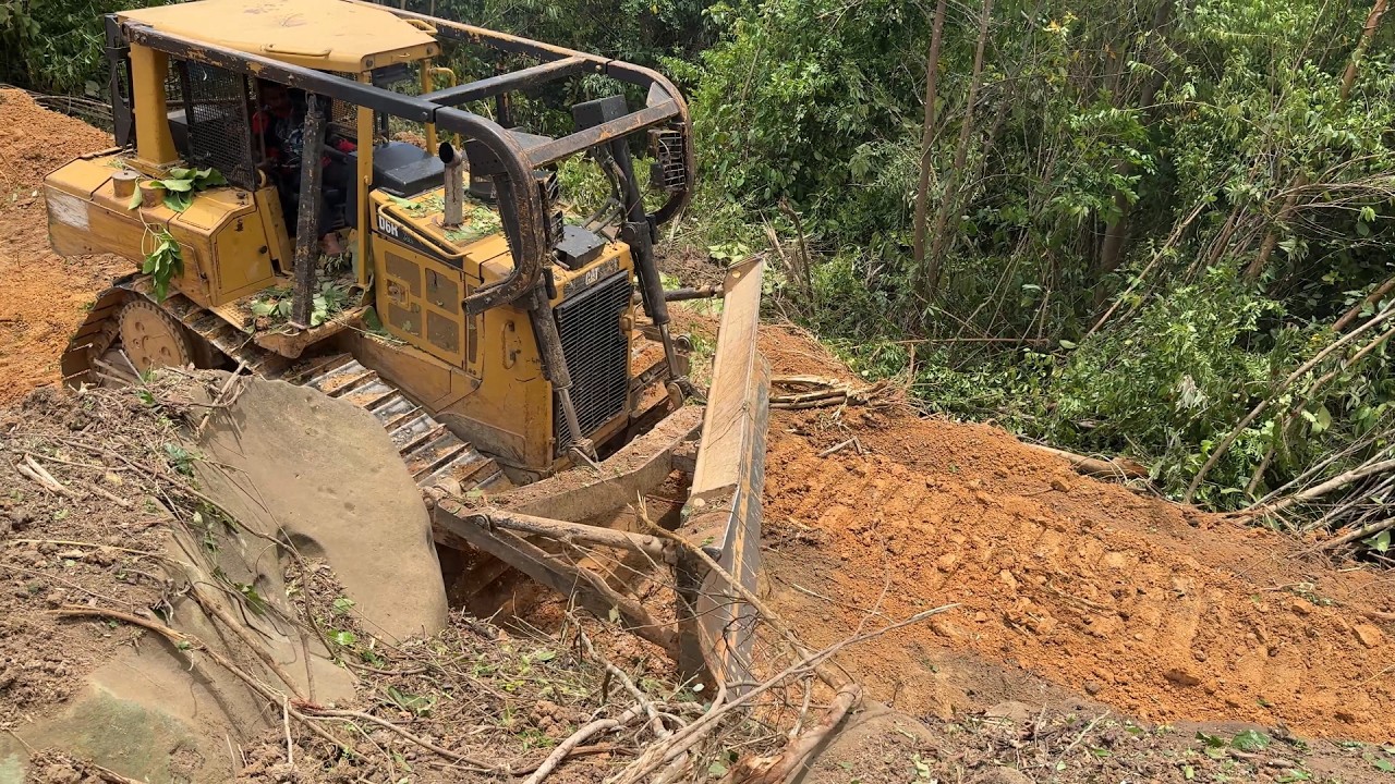 Opening Oil Palm Terrace on Hills with a D6R XL Bulldozer