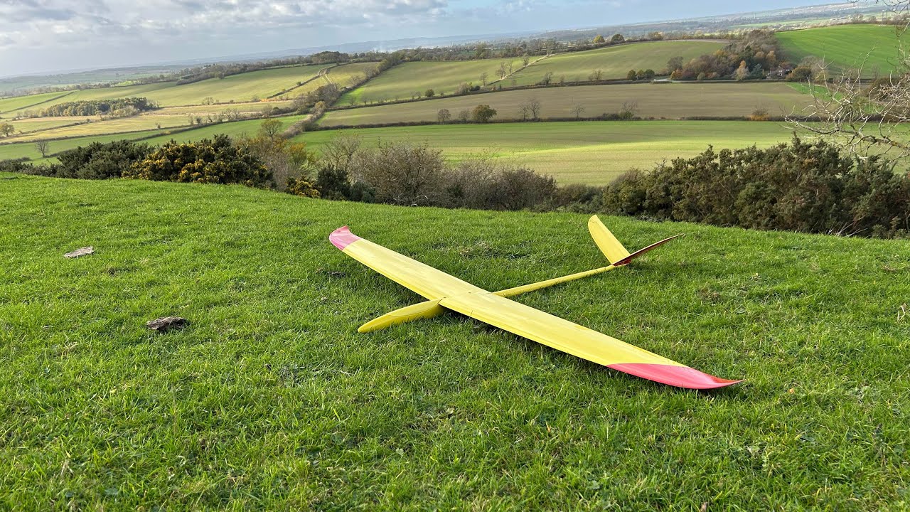 X models whisper-slope ￼soaring-at Bora on the hill.￼
