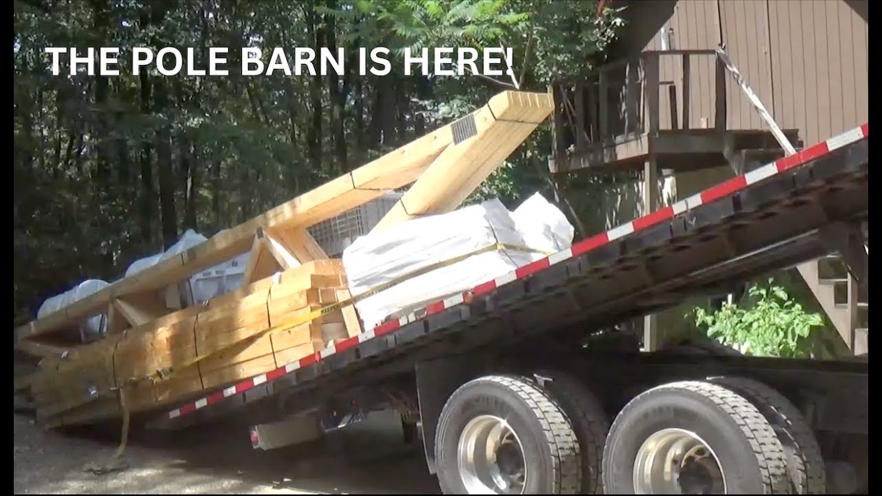 Строительство амбара на столбах продолжается