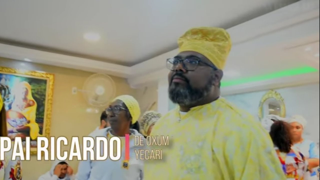 Pai Ricardo de Oxum Yecari se recolhe ao sagrado.