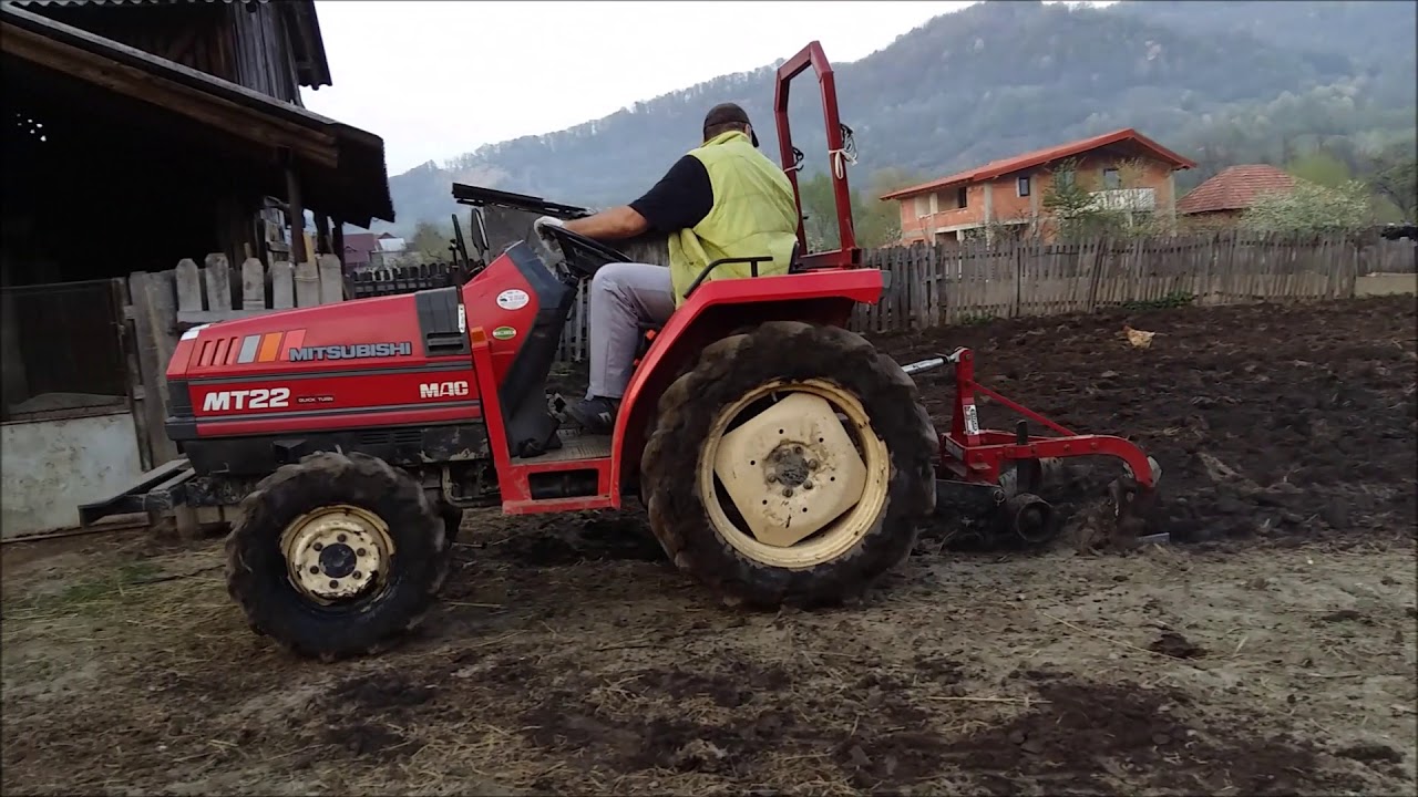 Tractor mic japonez 4x4 Mitsubishi MT 22 D la arat; plowing with a compact tractor; spring of 2019