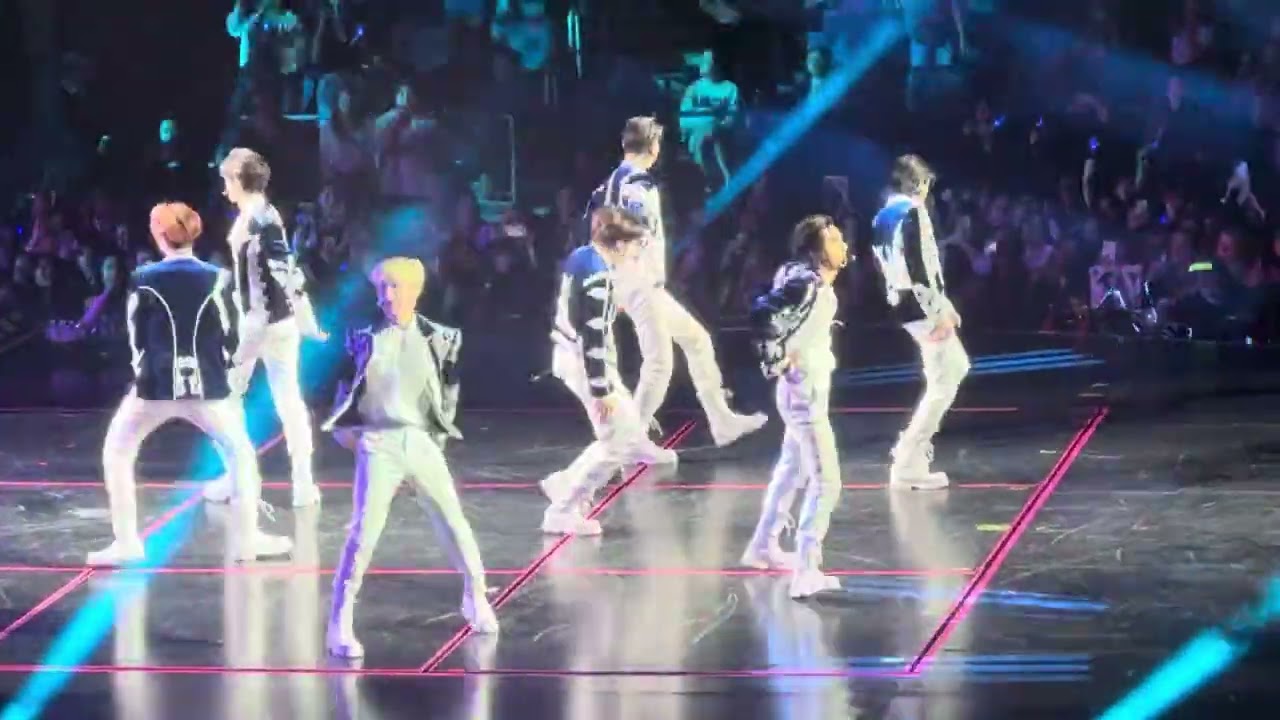Enhypen-Let Me In (20 Cube) Fate Plus World Tour in New York on 05/03/24. #Enhypen