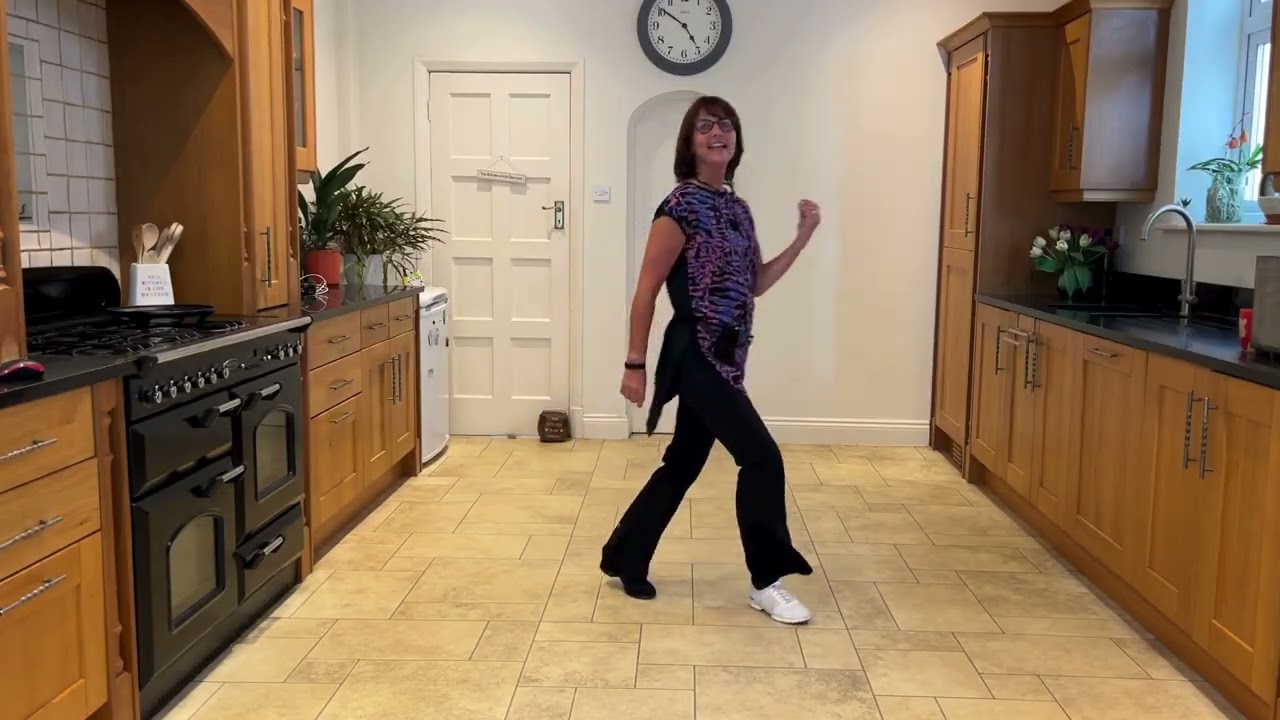Cuando Me Enamoro line dance demo & practice with music & instruction