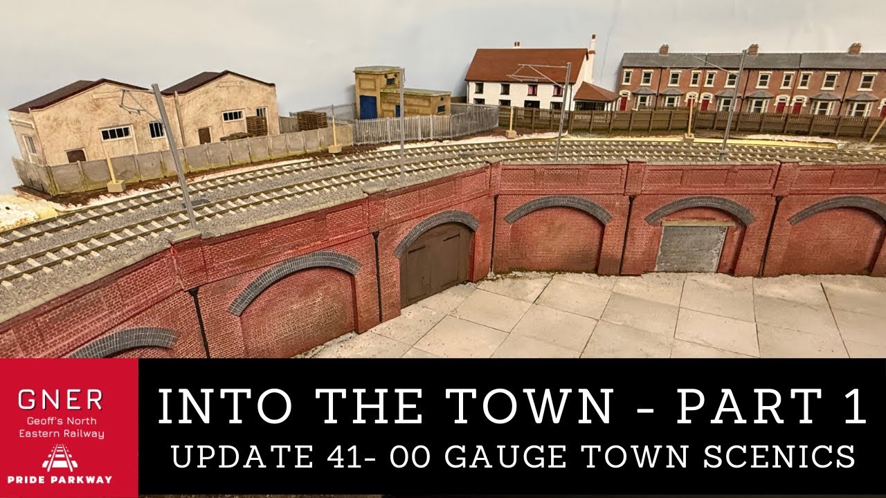In to town - Town Scene - OO Gauge Railway - Update 41