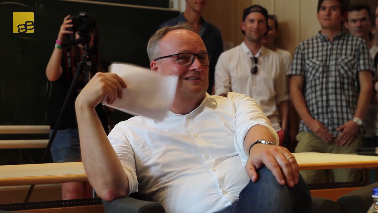 Oliver Welke zu Besuch an der Universit&auml;t Passau