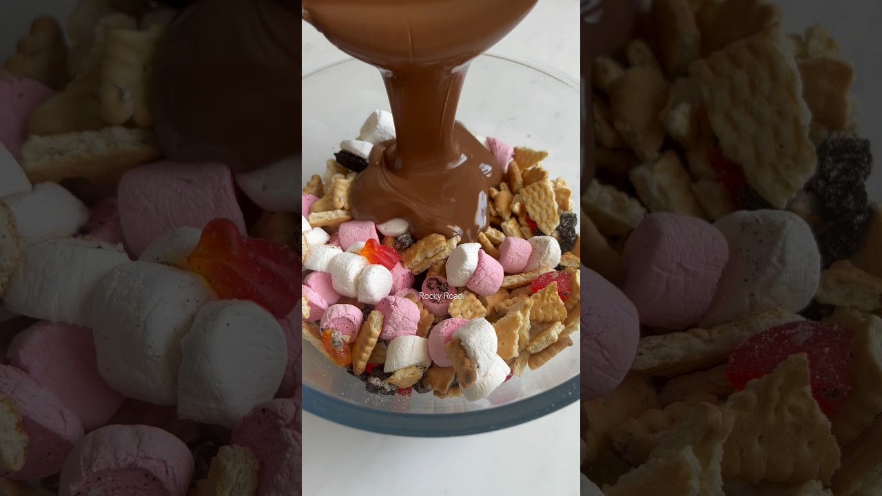Rocky Road 🍡💖🍫🍭🥨✨ #rockyroad #chocolate #marshmello #yummy #oreo #biscuit #easytomake #shorts