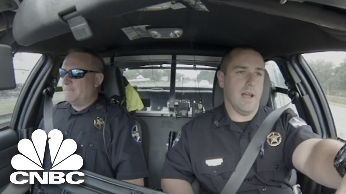 A routine traffic stop nets a fugitive on the FBI’s Most Wanted List