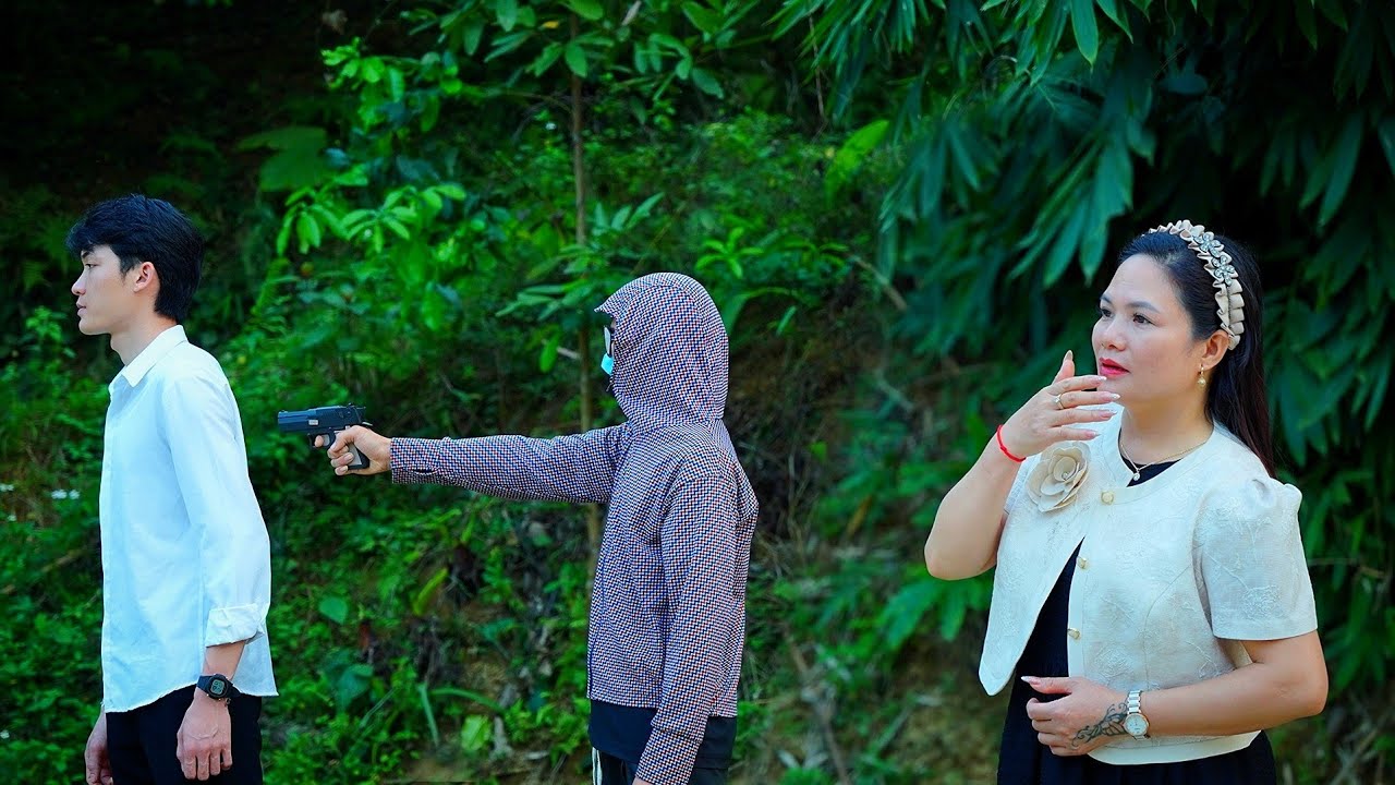 Ngoc is caught up in a dark conspiracy; will he be able to escape danger?