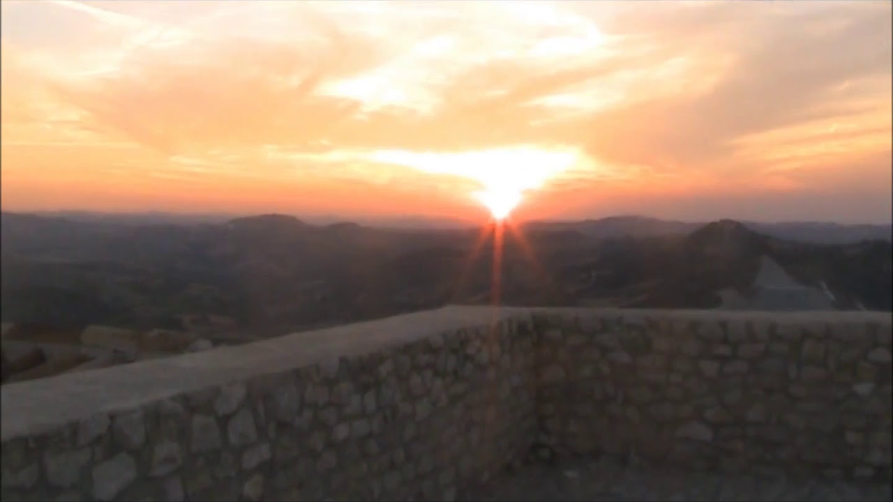 Zonsondergang Montebello Italie