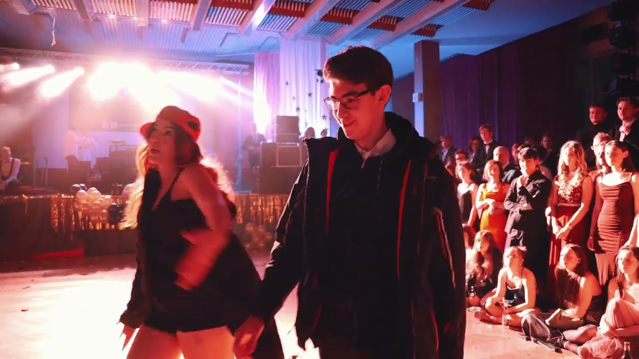 PŮLNOČNÍ PŘEKVAPENÍ 4.C | Gymnázium Třebíč