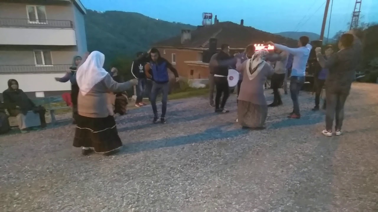 Sivriler aşağı kurca asker eylencesi