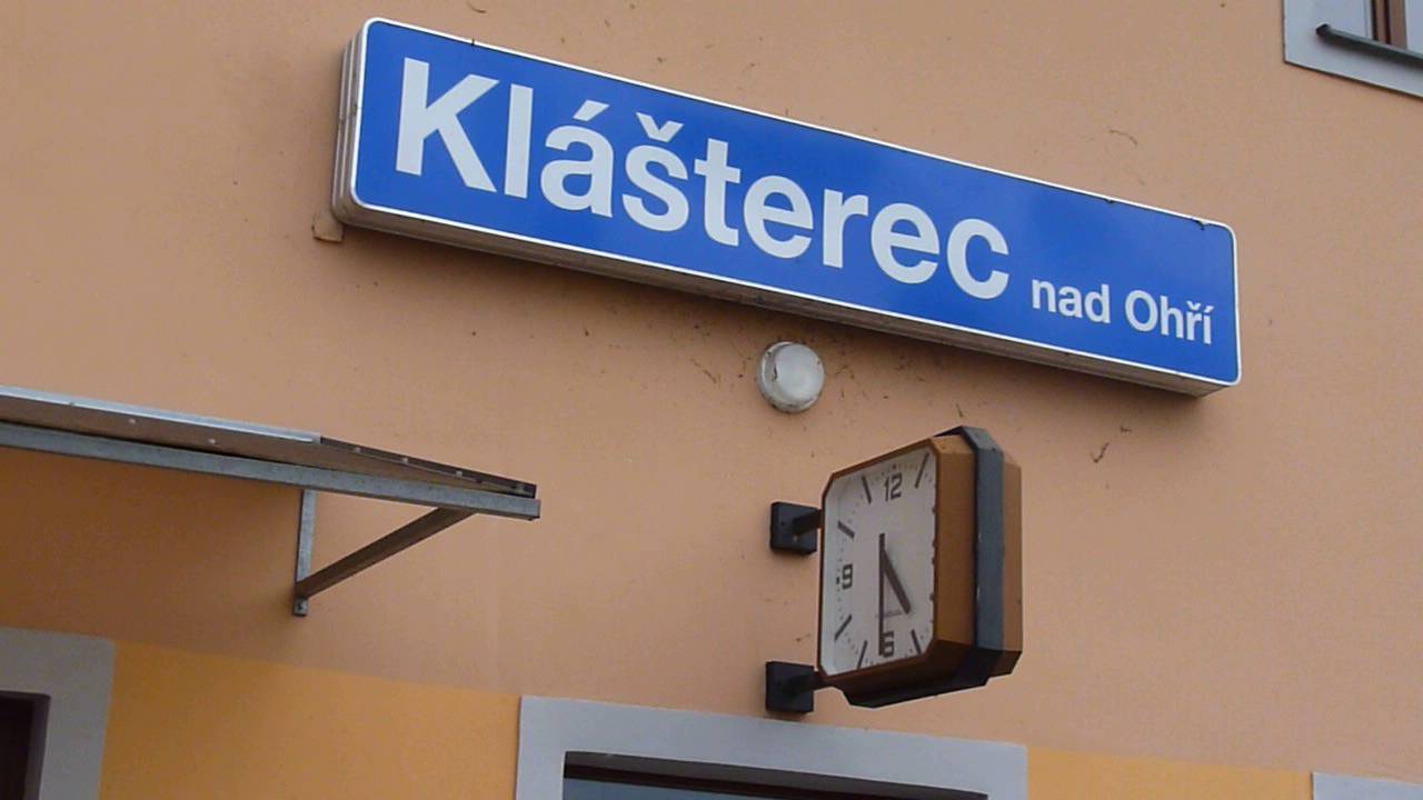 hlášení vlaku 613 Svatava