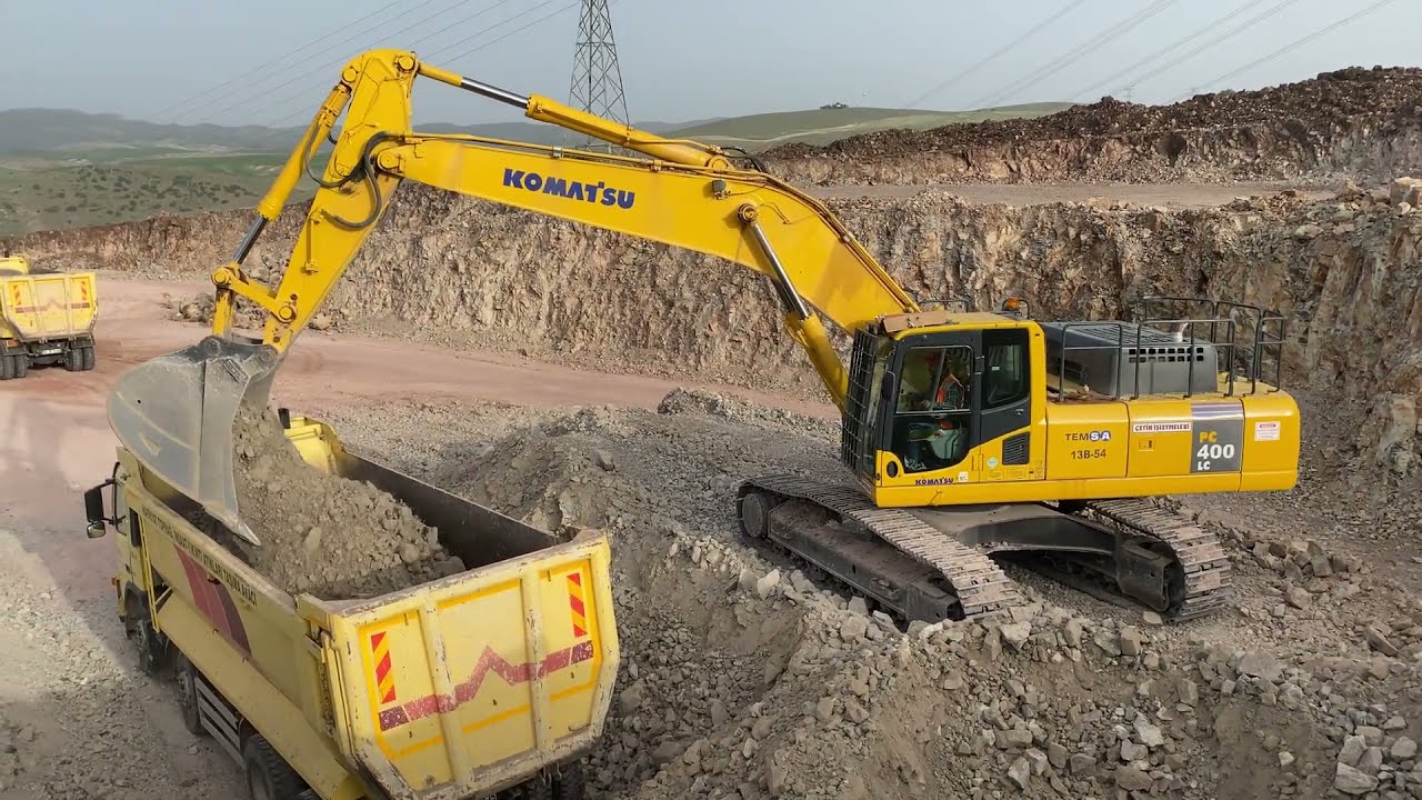 Экскаватор Komatsu PC400LC Грузовики Volvo 400