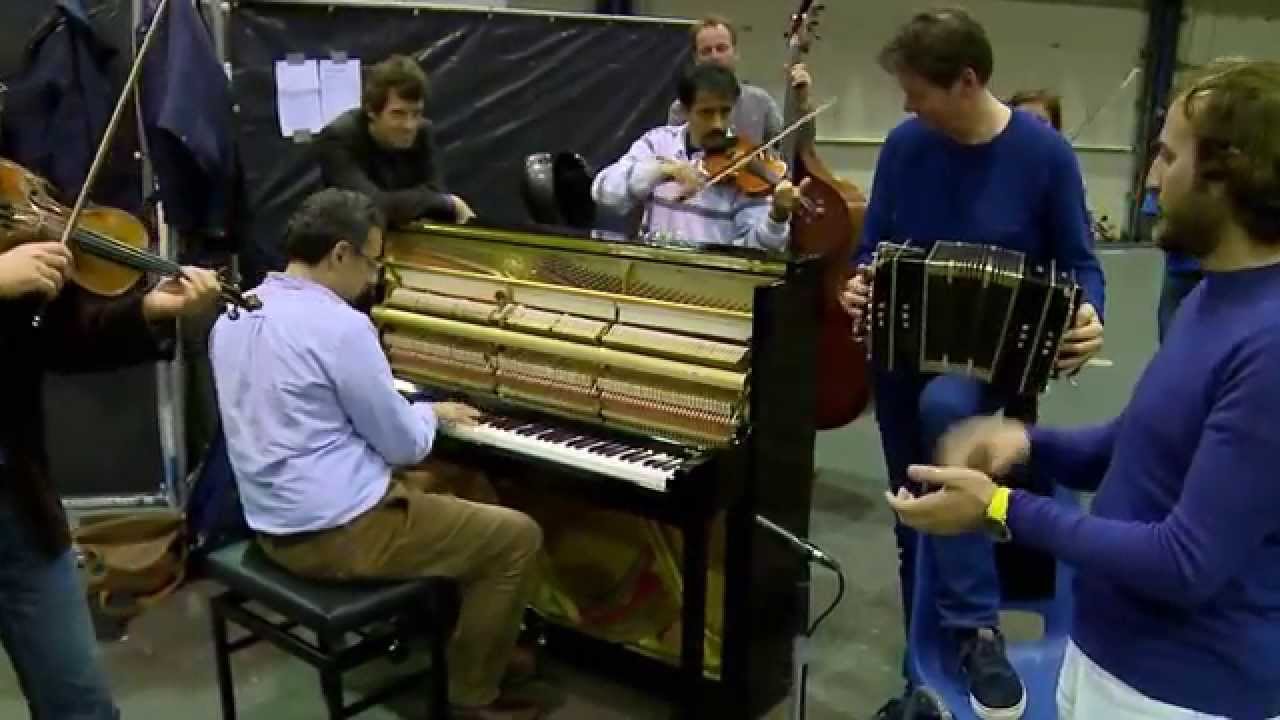 Carel Kraayenhof Ensemble playing together with Syrian musicians