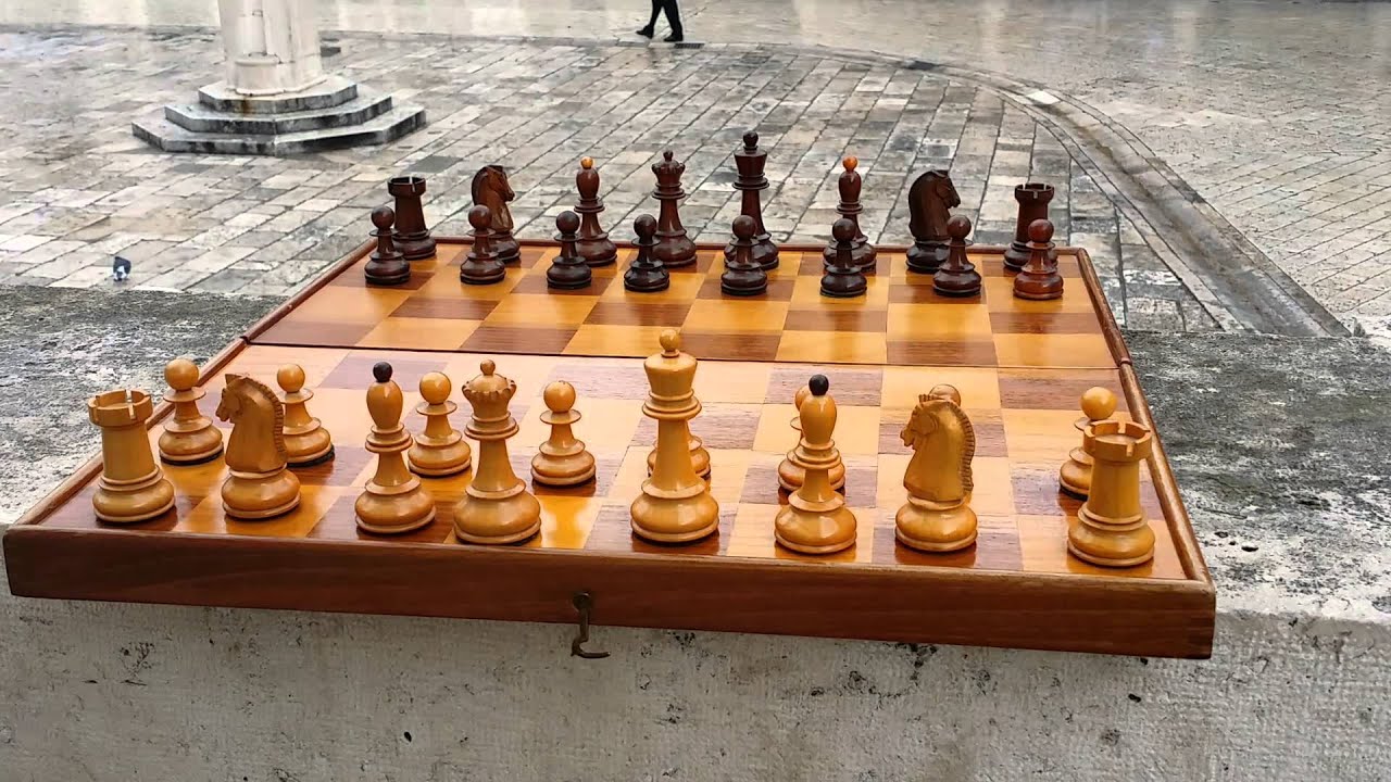 Original Dubrovnik 1950 chess set used in Fischer x Spassky 1992 Match - I