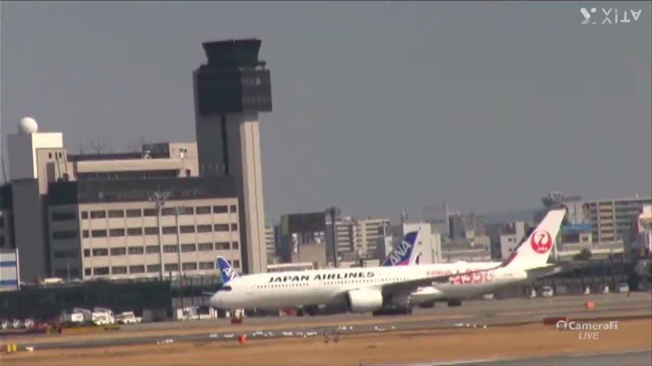 猪名川土手からLIVE配信の切取り‼️osaka Itami airport✈️❤️A350１号機❤️赤たぬき🥰2026.3.17