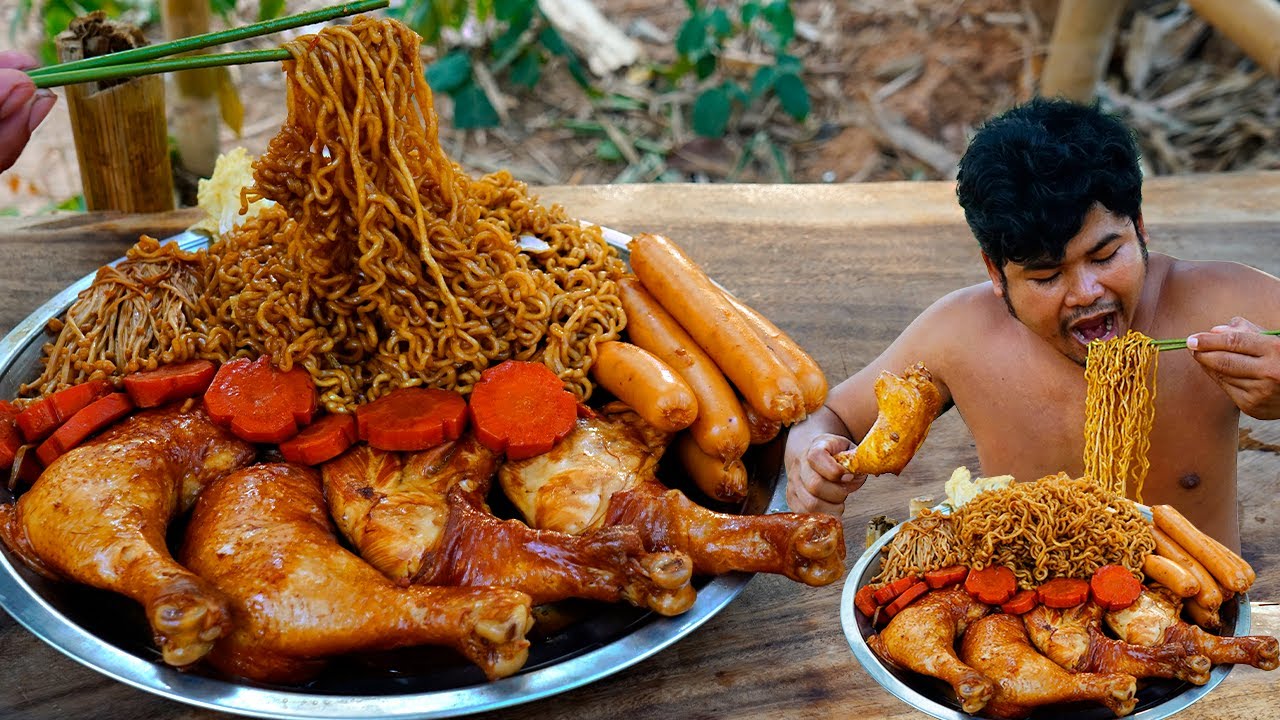 Cooking Noodle Chicken Legs, Hotdog, Carrot Eating So Delicious - Fried Chicken Noodle Recipe