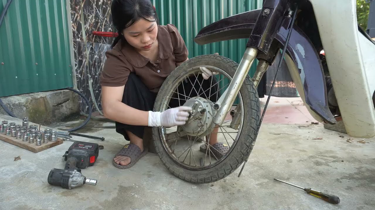 REPAIR DAMAGED MOTORCYCLES. RESTORATION 3 WHEEL MOTORCYCLE . HOMEMADE CAR