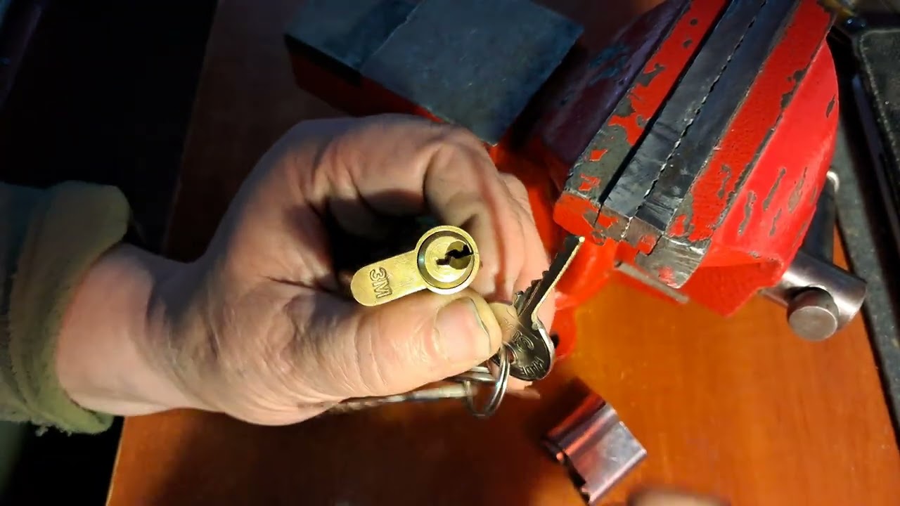 Инструменты для вскрытия замков своими руками.Tools for opening locks with your own hands.