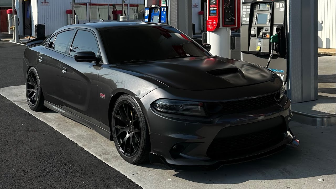 DODGE CHARGER RT CUTTING UP THROUGH TRAFFIC IN RUSH HOUR💨