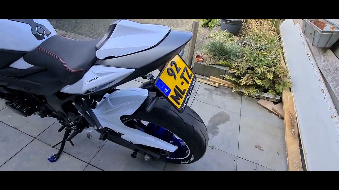 how to use the paddock stand.