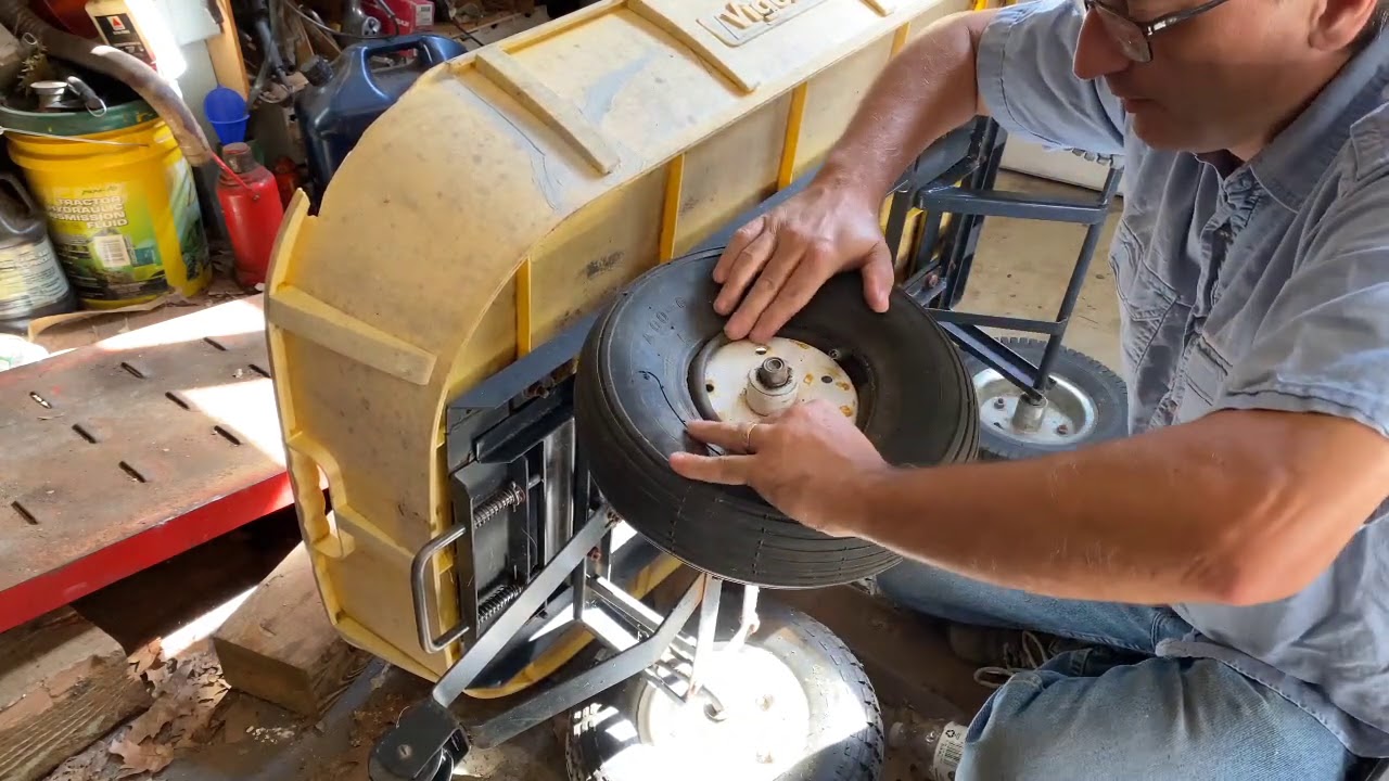 Как поменять колесо на садовой тележке