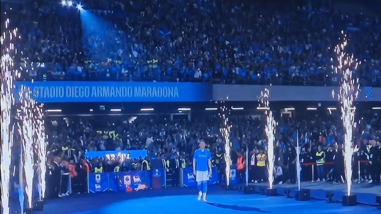 McTOMINAY! Napoli's Scott McTominay is hailed by Stadio Maradona crowd after Serie A win (23.5.2025)