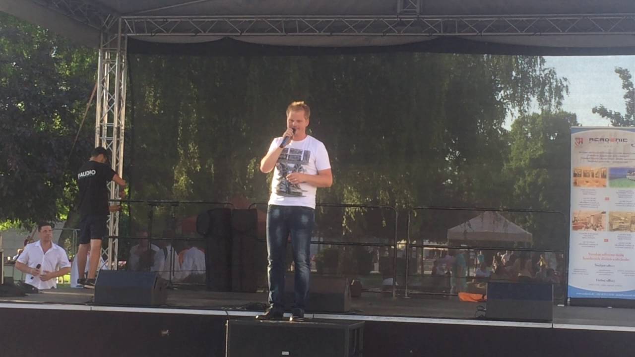 Samuel Lorinčík imituje českých a slovenských spevákov