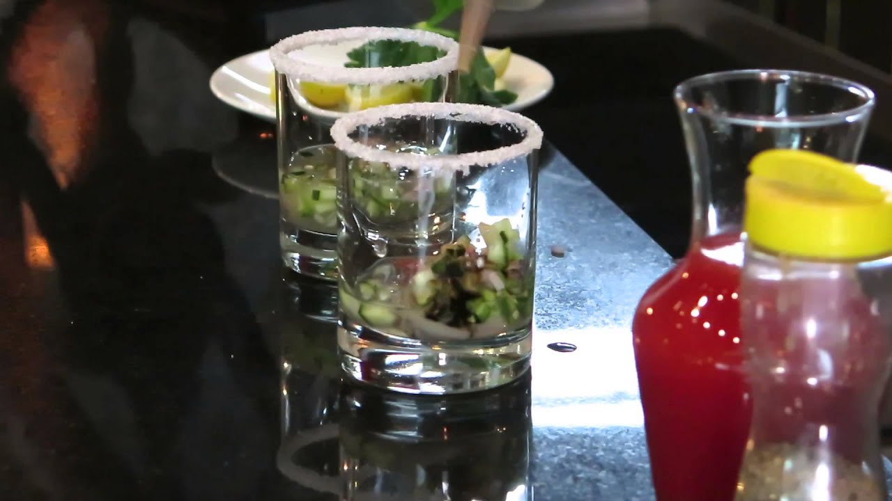 Cerveza Clamato y Ostiones