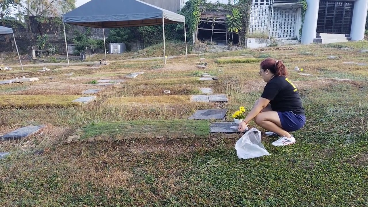 Teacher Momma: A visit to my Papa's grave on his birthday 🎈