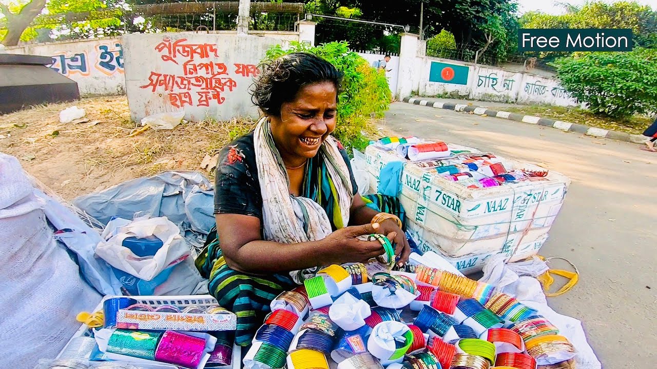 রেশমী চুড়ী ।